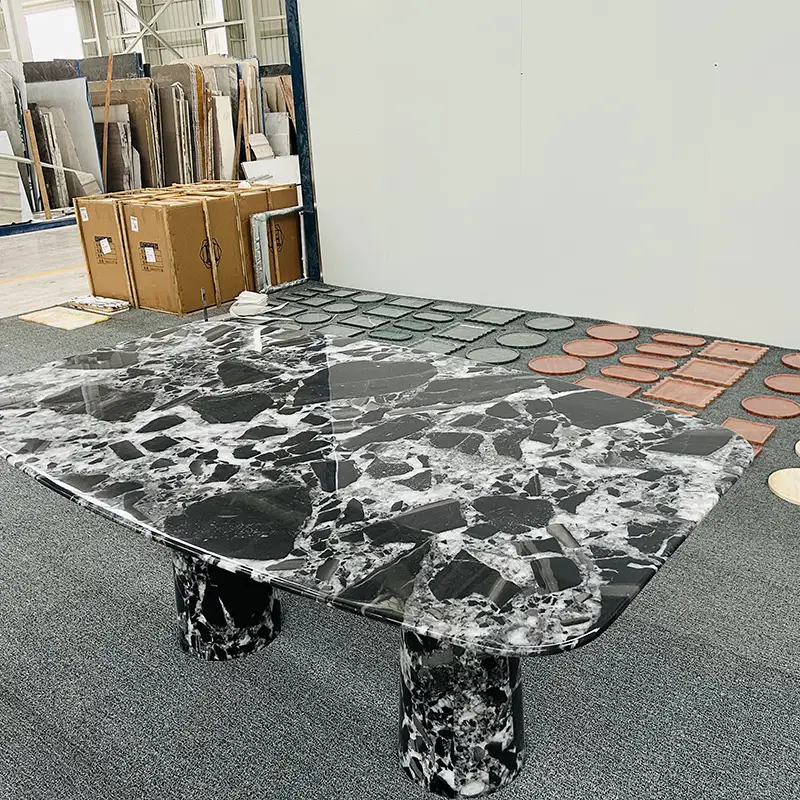 Grote antieke marmer eettafel
